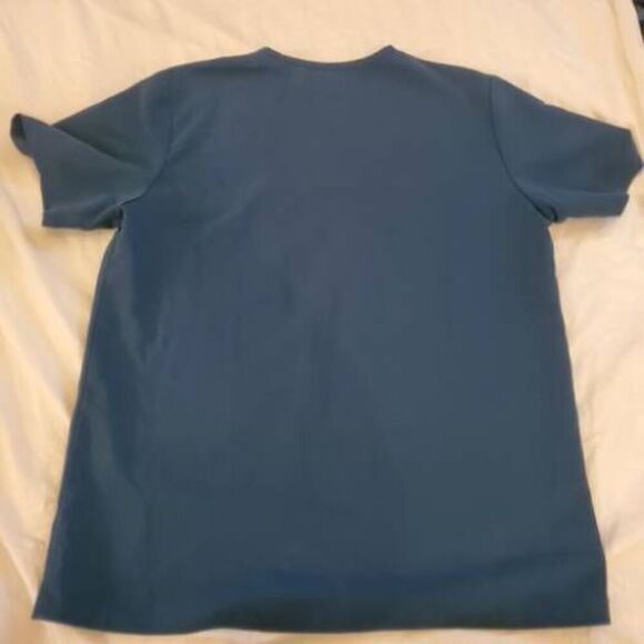 FIGS Technical Collection Teal Scrub Top - Size Medium - Picture 6 of 8